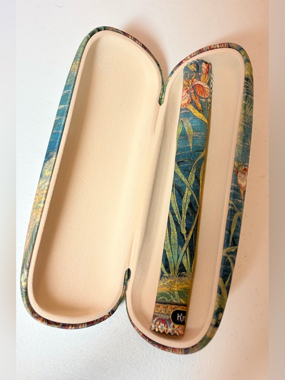 Blue Botanical Crane Glasses Case. - Picture 4 of 5